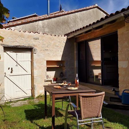 La Maison De Thomas Villa Saint-Amant-de-Boixe Exterior photo