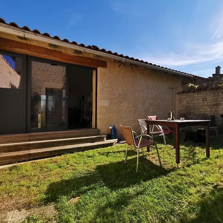 La Maison De Thomas Villa Saint-Amant-de-Boixe Exterior photo