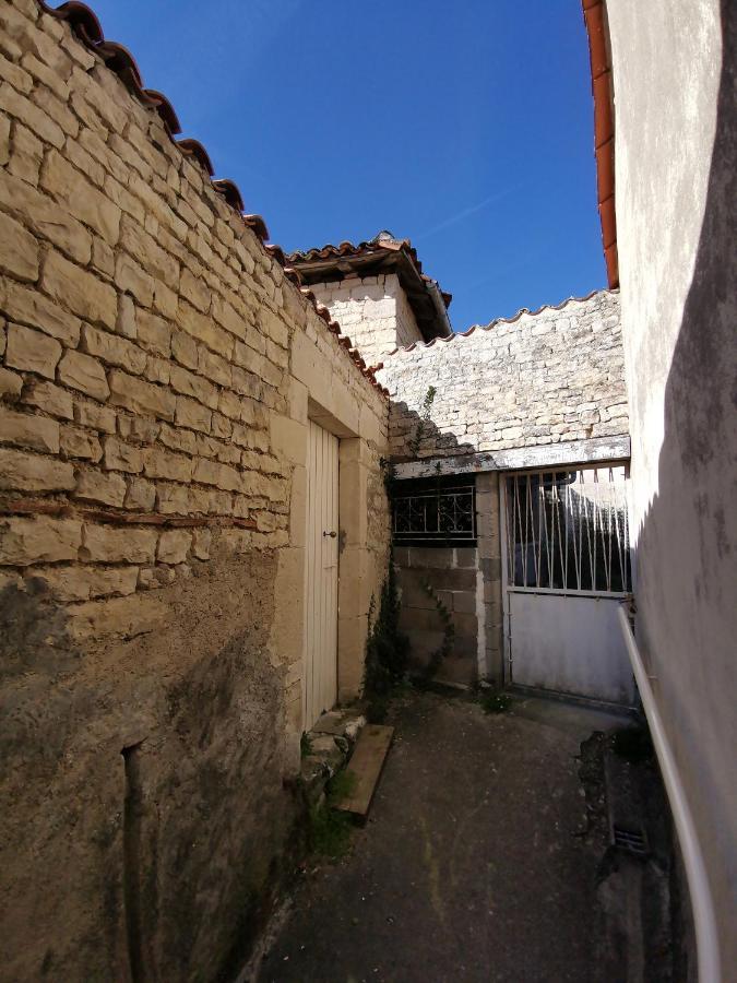 La Maison De Thomas Villa Saint-Amant-de-Boixe Exterior photo