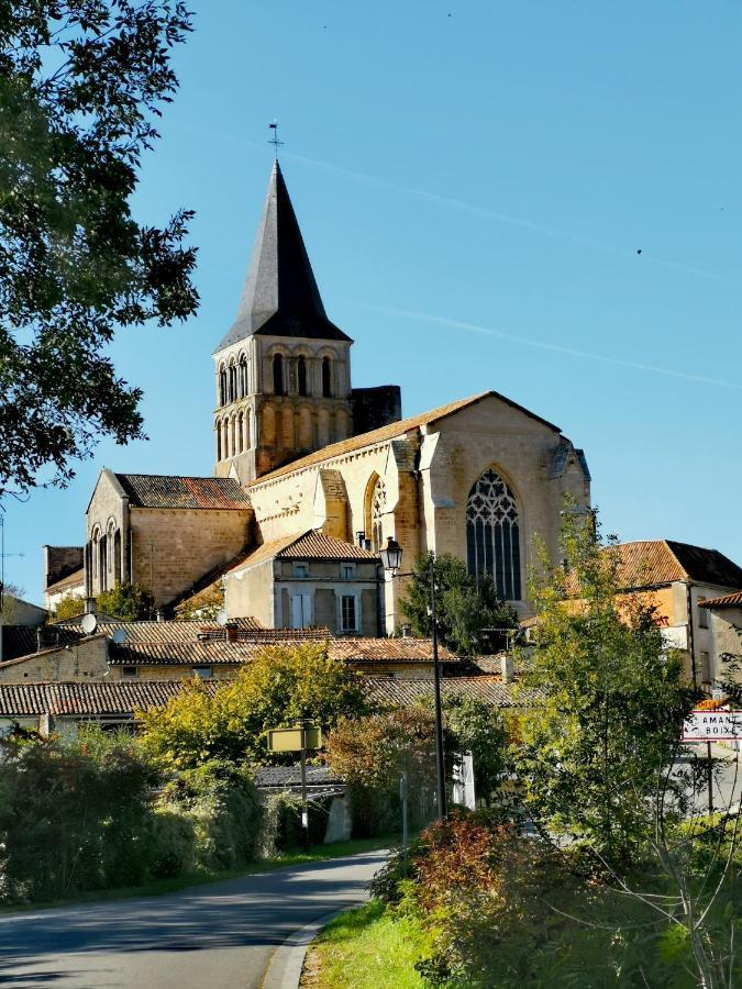 La Maison De Thomas Villa Saint-Amant-de-Boixe Exterior photo